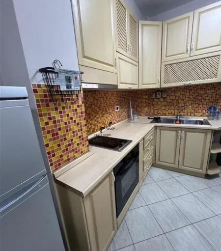 Tirane, jepet me qera apartament 2+1 Kati 3, 70 m² 700 € (BLLOKU)