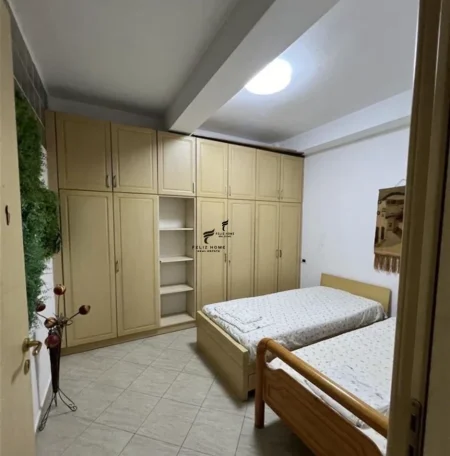 Tirane, jepet me qera apartament 2+1 Kati 3, 70 m² 700 € (BLLOKU)