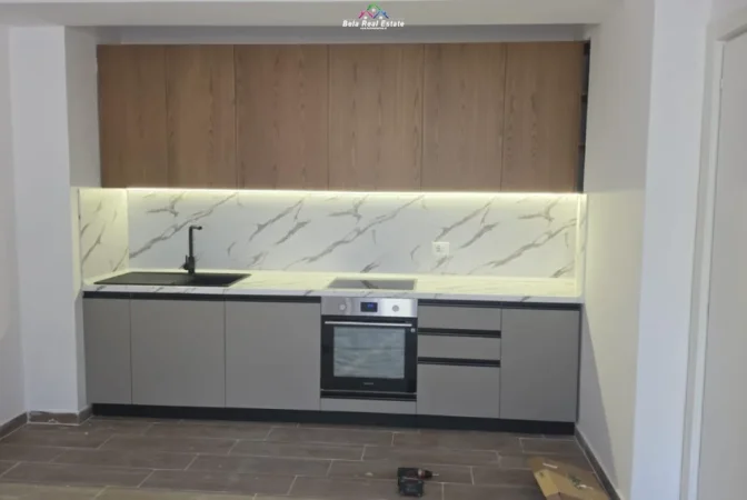 Tirane, jepet me qera ambjent biznesi Kati 2, 94 m² 430 € (5 maj)
