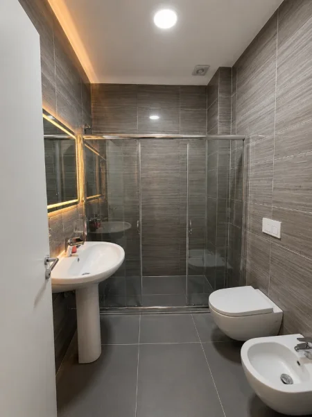 Tirane, jepet me qera apartament 1+1+Ballkon Kati 0, 60 m² 55,000 ALL  (Hyrje e Kodres se Diellit 1)
