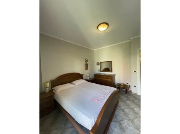 Tirane, jepet me qera apartament 2+1+Ballkon Kati 4, 80 m² 700 € (Myslym Shyri)