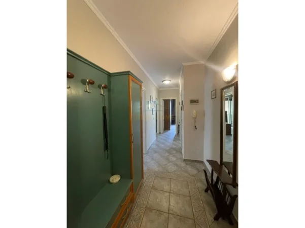 Tirane, jepet me qera apartament 2+1 Kati 4, 78 m² 700 € 