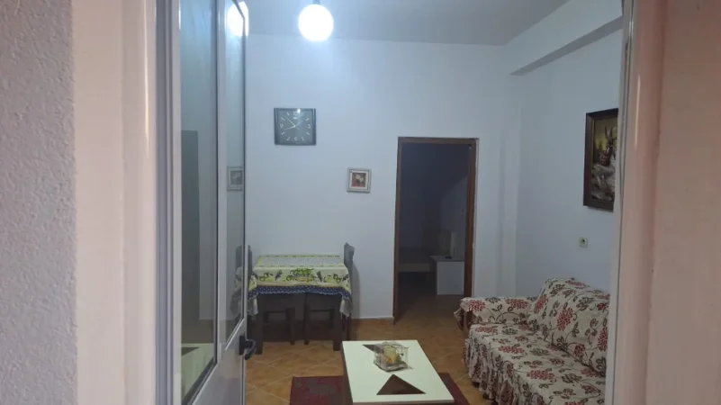 Tirane, jepet me qera apartament 1+1 Kati 2, 50m² 315 € (Daut borici)