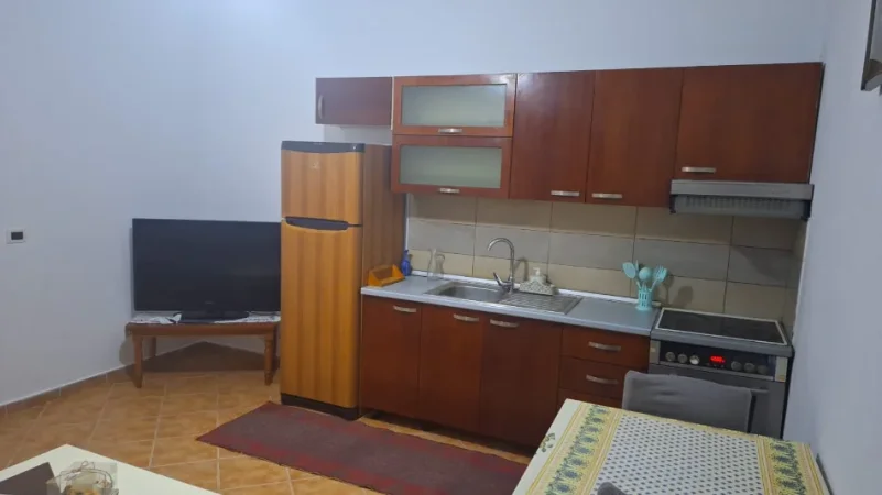Tirane, jepet me qera apartament 1+1 Kati 2, 50m² 315 € (Daut borici)