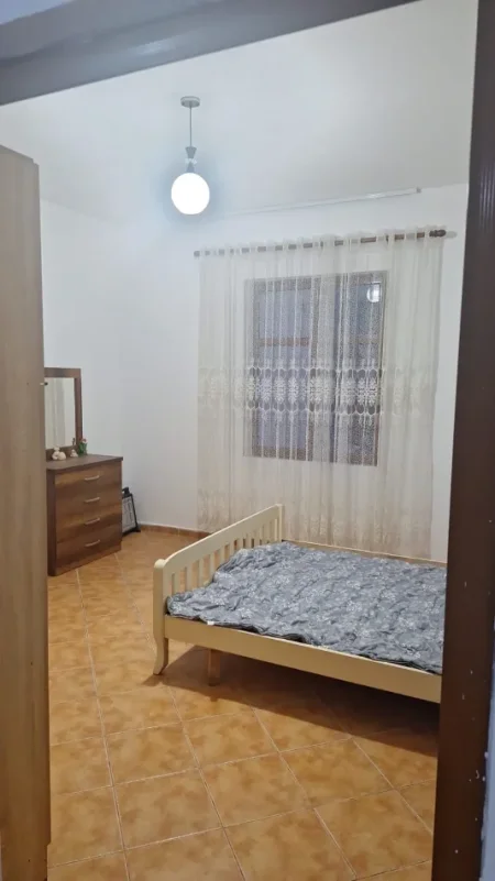 Tirane, jepet me qera apartament 1+1 Kati 2, 50m² 315 € (Daut borici)