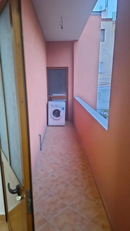 Tirane, jepet me qera apartament 1+1 Kati 2, 50m² 315 € (Daut borici)
