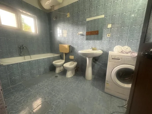 Tirane, jepet me qera apartament 2+1 Kati 1, 90 m² 400 € (Rruga Njazi Meka)