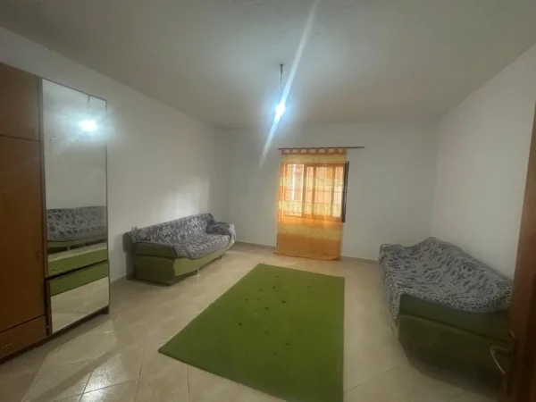 Tirane, jepet me qera apartament 2+1 Kati 1, 90 m² 400 € (Rruga Njazi Meka)