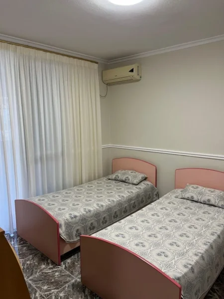 Tirane, jepet me qera apartament 2+1 Kati 1, 104 m² 500 € (Rruga Kongresi i Manastirit)