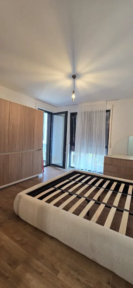 Tirane, jepet me qera apartament 2+1+Aneks+Ballkon , 108 m² 700 € (laprake , rruga dritan hoxha , ish dogana)