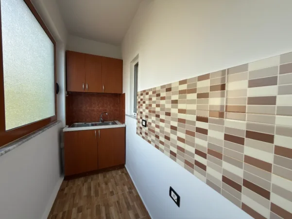 Tirane, jepet me qera apartament 1+1+Ballkon Kati 3, 400 € (Allias)