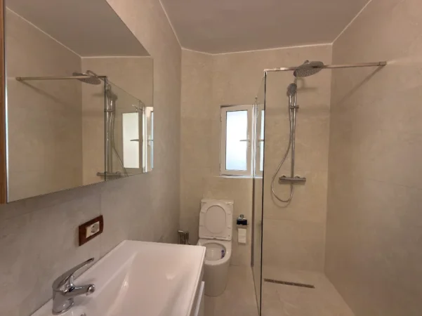 Tirane, jepet me qera apartament 1+1+Ballkon Kati 3, 400 € (Allias)