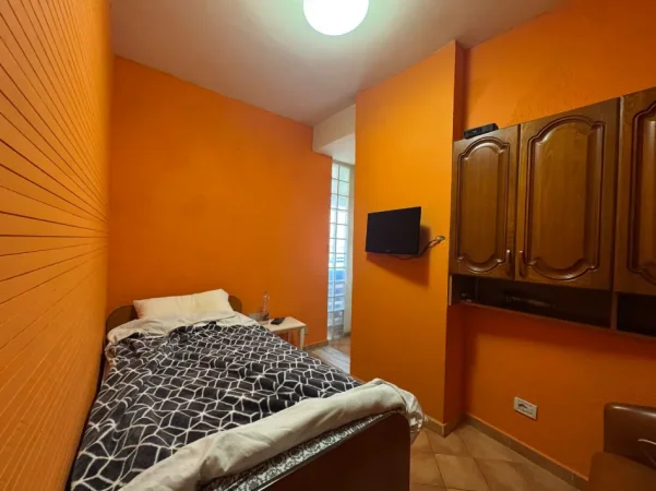 Tirane, jepet me qera apartament 2+1+Ballkon Kati 5, 500 € 