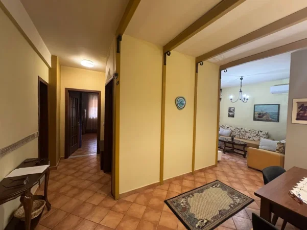 Tirane, jepet me qera apartament 2+1+Ballkon Kati 5, 500 € 