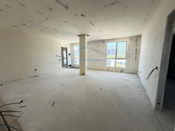 Tirane, shitet apartament 3+1+Ballkon Kati 1, 114 m² 270.000 € 