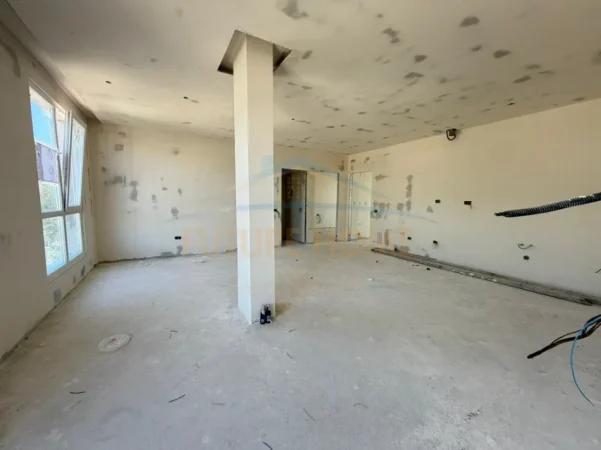 Tirane, shitet apartament 3+1+Ballkon Kati 1, 114 m² 270.000 € 
