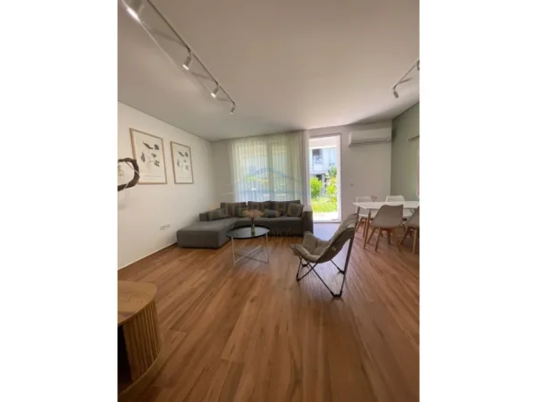 Gjiri Lalezit | Hamallaj, shitet apartament 1+1+Ballkon Kati 1, 90 m² 250.000 € 