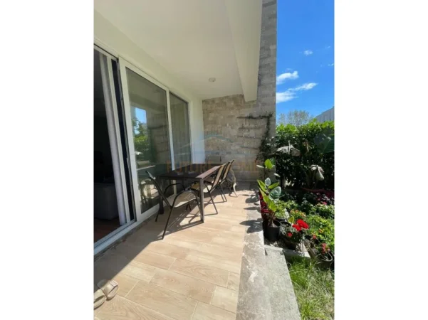 Gjiri Lalezit | Hamallaj, shitet apartament 1+1+Ballkon Kati 1, 90 m² 250.000 € 