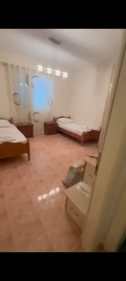 Tirane, jepet me qera apartament 3+1 Kati 2, 120 m² 800 € (Rruga e Elbasanit)