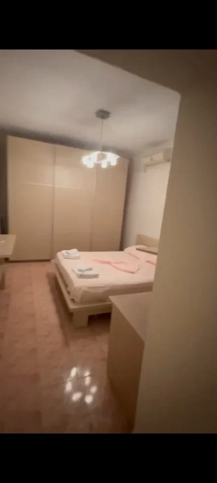 Tirane, jepet me qera apartament 3+1 Kati 2, 120 m² 800 € (Rruga e Elbasanit)