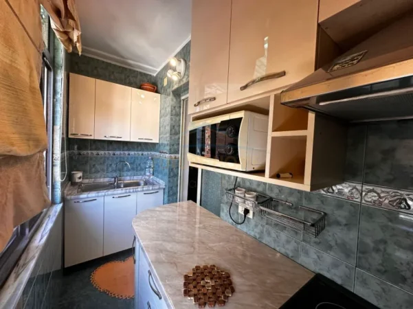 Tirane, jepet me qera apartament 2+1+Ballkon Kati 4, 70 m² 700 € (Myslym Shyri)