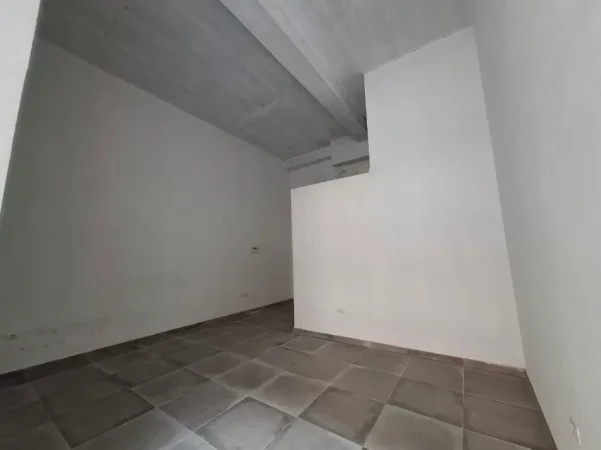 Tirane, jepet me qera ambjent biznesi Kati 0, 54 m² 600 € (Rruga e Durresit)