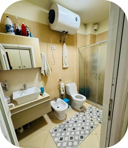 Tirane, jepet me qera apartament 1+1+Ballkon Kati 3, 76 m² 650 € (Rruga Bill Klinton)
