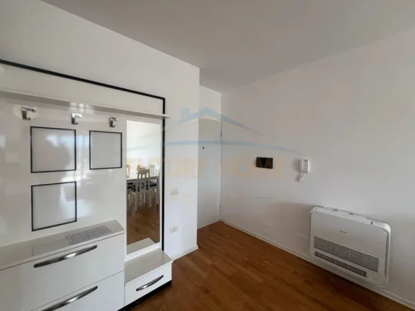 Tirane, shitet apartament 2+1+Ballkon Kati 4, 108 m² 260.000 € (Kopshti Botanik)
