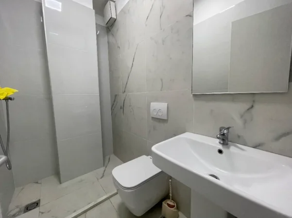 Tirane, jepet me qera zyre Kati 2, 105 m² 1.400 €