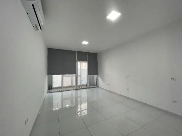 Tirane, jepet me qera zyre Kati 2, 105 m² 1.400 €