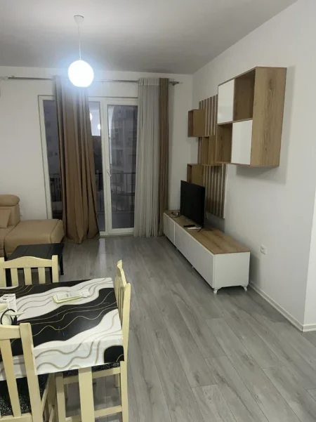 Tirane, jepet me qera apartament 2+1 Kati 5, 90 m² 600 € (Yzberisht)