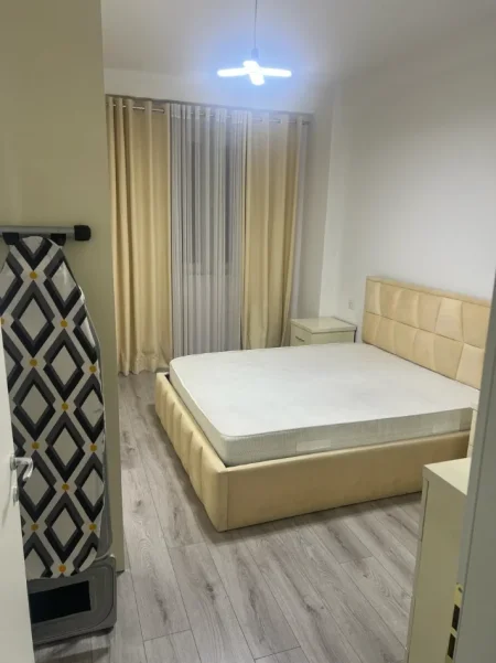 Tirane, jepet me qera apartament 2+1 Kati 5, 90 m² 600 € (Yzberisht)
