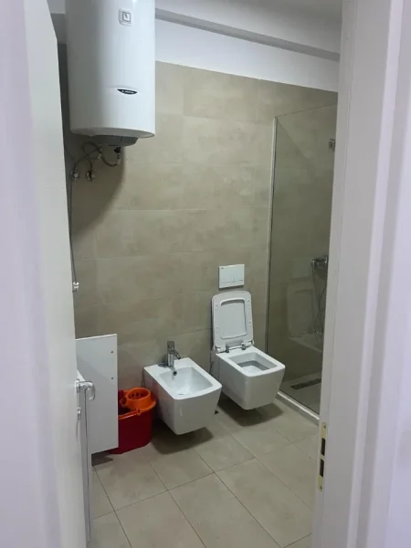 Tirane, jepet me qera apartament 2+1 Kati 5, 90 m² 600 € (Yzberisht)