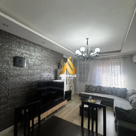 Tirane, jepet me qera apartament 1+1+Ballkon Kati 4, 70 m² 450 € (Rruga Muhamet Deliu)