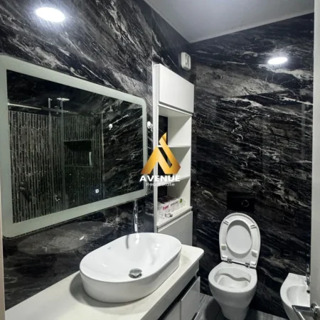 Tirane, jepet me qera apartament 1+1+Ballkon Kati 4, 70 m² 450 € (Rruga Muhamet Deliu)