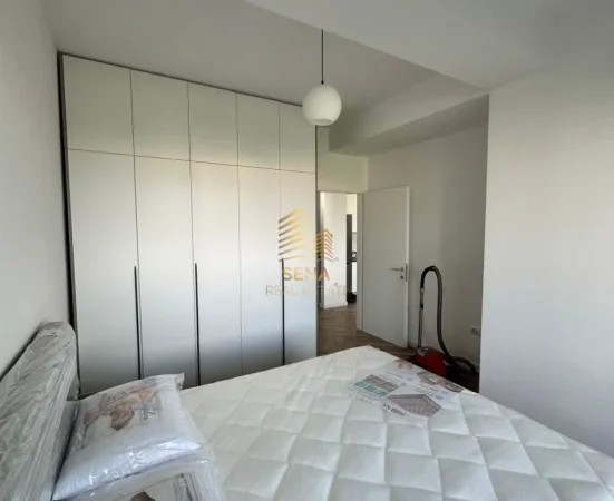 Tirane, jepet me qera apartament 1+1+Ballkon Kati 3, 75 m² 600 € (Yzberisht)