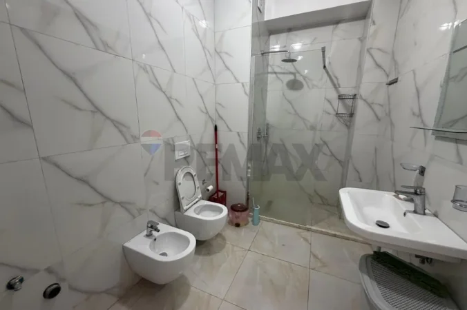Tirane, jepet me qera apartament 2+1+Ballkon Kati 4, 76 m² 350 € (Kompleksi Mangalem)