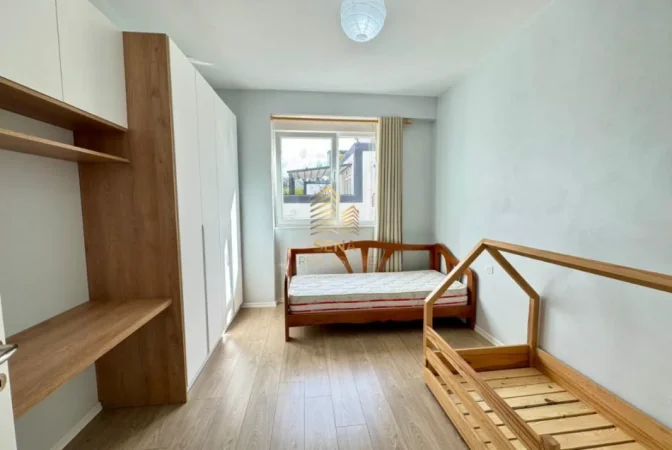 Tirane, shitet apartament 2+1+Ballkon Kati 4, 105 m² 278.000 € (Liqeni i Thate)