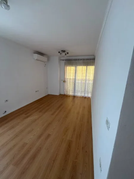 Tirane, shitet apartament 2+1 Kati 2, 89 m² 135.000 € (Fresku)