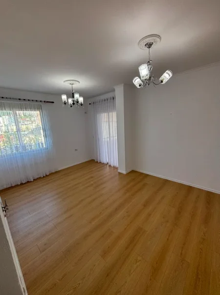 Tirane, shitet apartament 2+1 Kati 2, 89 m² 135.000 € (Fresku)