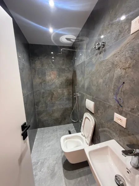 Okazion, Shiten 3 Apartamente 1+1, Blloku i Ambasadave, Tiranë - 327,000€ | 123 m²