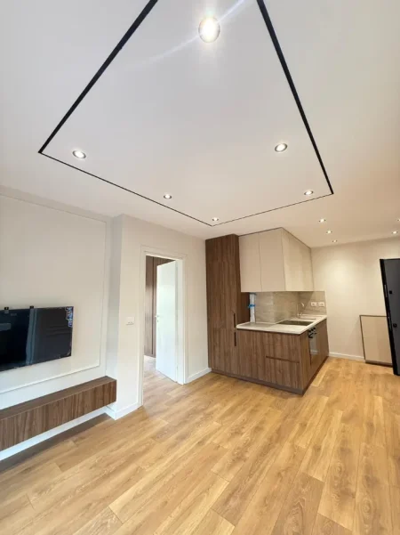 Tirane, jepet me qera apartament 1+1 Kati 1, 60 m² 800 € (Komuna e Parisit)