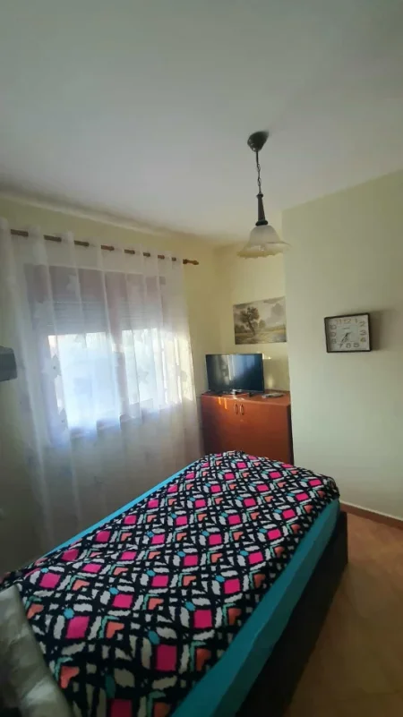 Tirane, jepet me qera apartament 1+1 Kati 8, 40 m² 370 € (5 Maji)