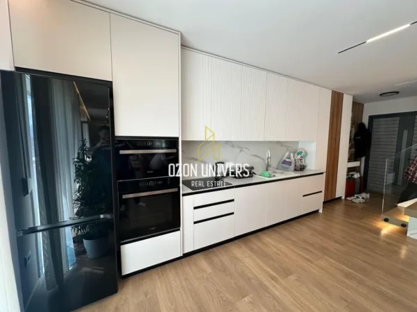 Tirane, shitet apartament 3+1+Ballkon Kati 5, 192 m² 475.000 € (Liqeni i Thate)