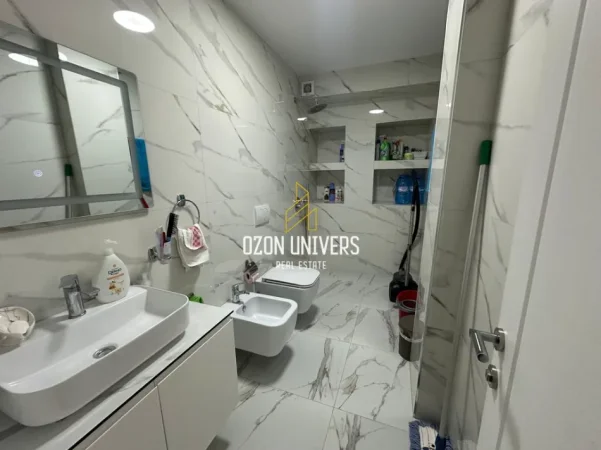 Tirane, shitet apartament 3+1+Ballkon Kati 5, 192 m² 475.000 € (Liqeni i Thate)