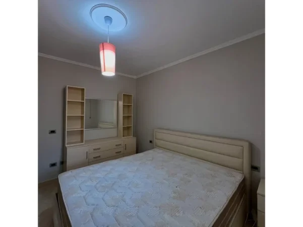 Tirane, jepet me qera apartament 1+1 Kati 2, 60 m² 500 € 