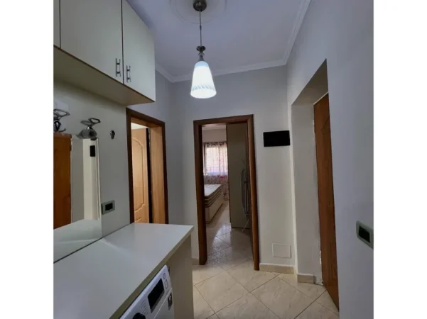 Tirane, jepet me qera apartament 1+1 Kati 2, 60 m² 500 € 