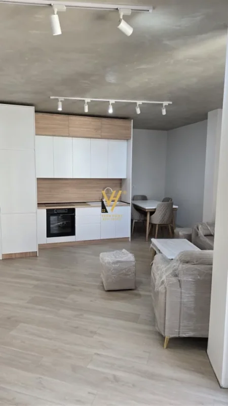Tirane, jepet me qera apartament 1+1+Ballkon Kati 8, 70 m² 620 € (UNAZA E RE)
