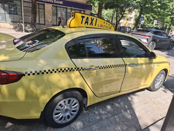 Tirane, Fiat tipo Benzin+Gaz, e verdhë manuale 200.000 km 3.500 €