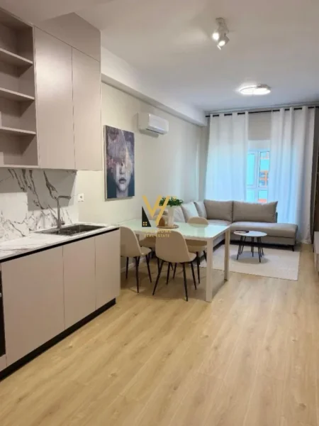 Tirane, jepet me qera apartament 1+1+Ballkon Kati 3, 60 m² 470 € (ALI DEMI)